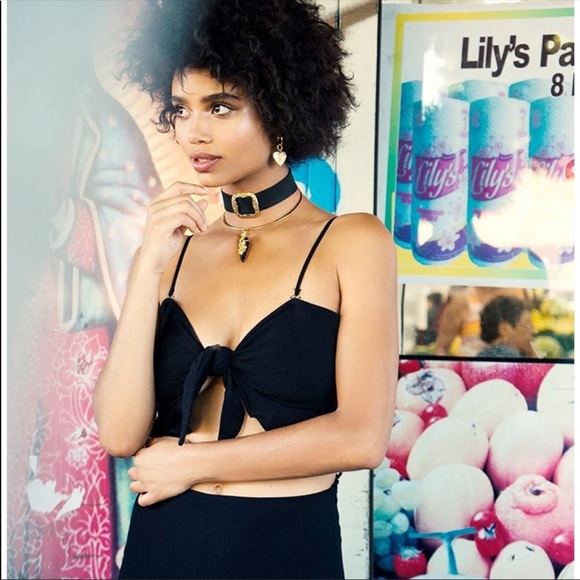 Angelica Heart Hoop Small Cecilia Gold Earrings - Picture 8 of 10